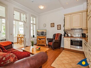 Wohnzimmer mit Küchenbereich