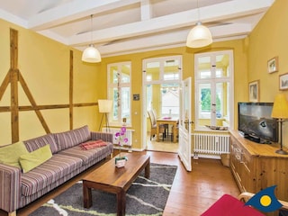 Wohnzimmer mit Zugang zur Loggia