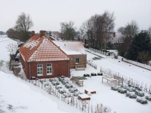 Ferienhaus "Oma Geertje" im Deichhaus am Greetsieler Hafen - Greetsiel - image1