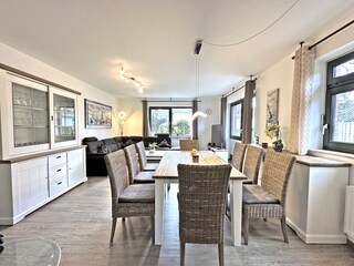 Esstisch für 8 Personen