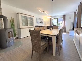 Esstisch und Stühle für 8 Personen im Haus 30 A