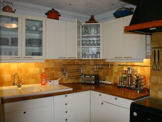 Kitchen with 5-flame gas hob