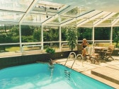 Heated inside-pool with jacuzzi