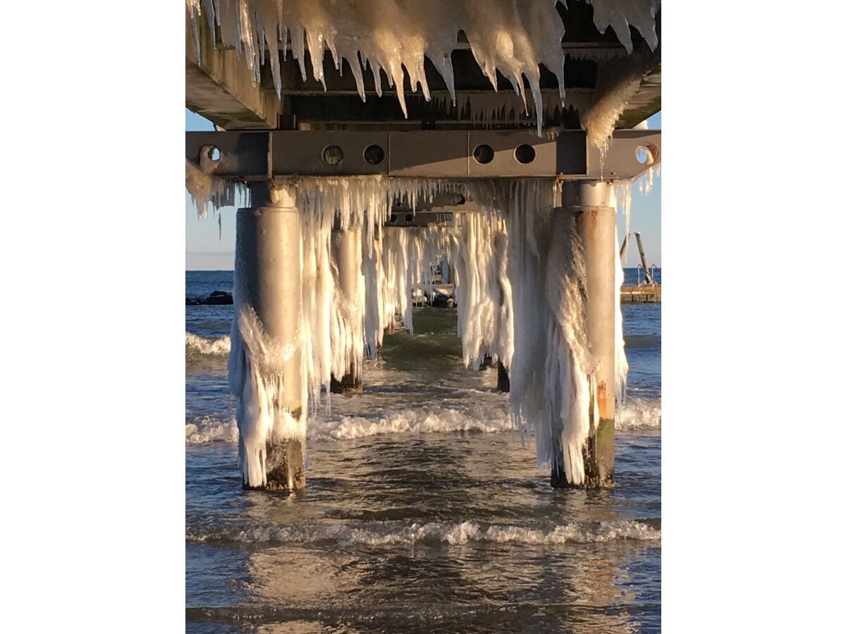 Brücke im Eiszauber