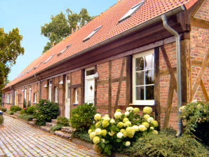 Ferienwohnung im "Alten Gutshaus" in Losentitz auf Rügen - Zudar - image1