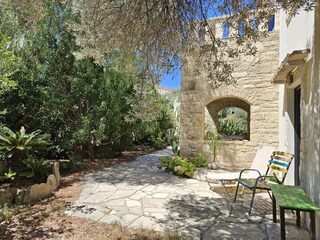 31 / 5.000 Sunny and shady terraces