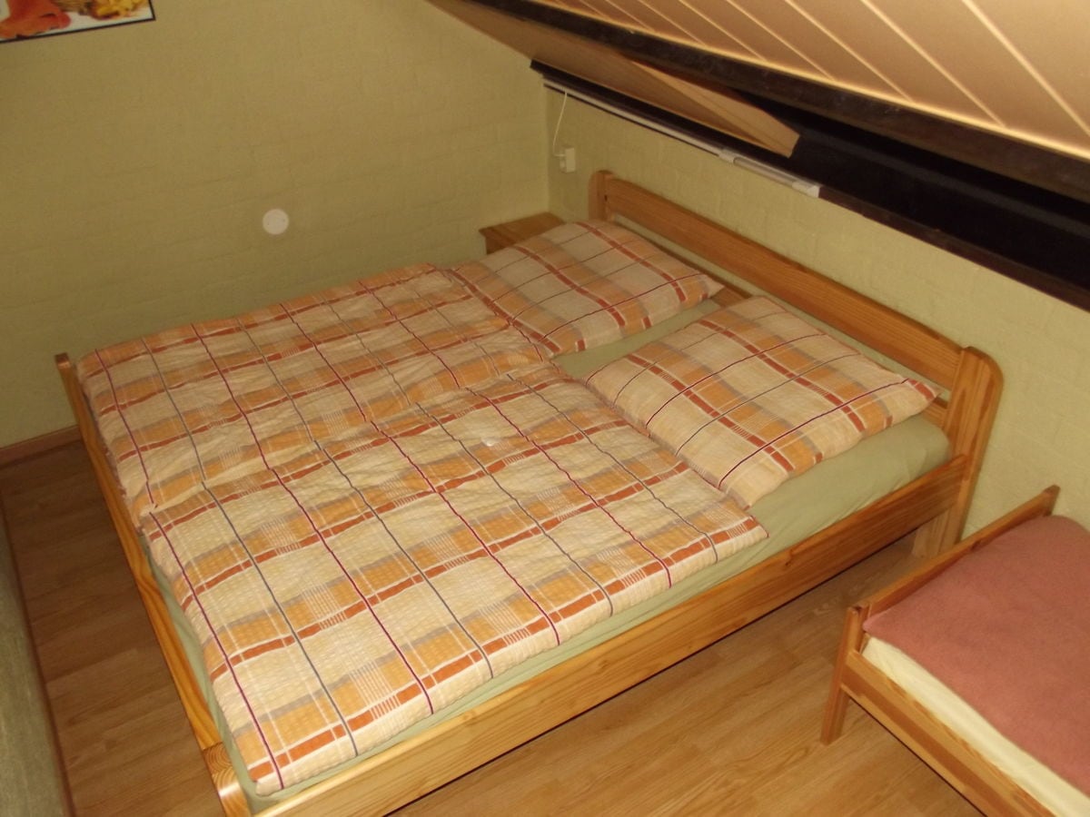 Schlafzimmer im OG mit Doppelbett