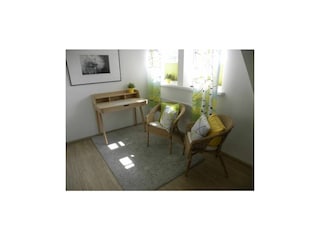1. Schlafzimmer mit Sitzecke und Sekretär