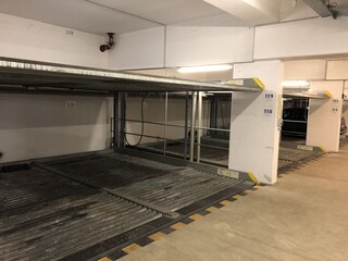 Stellplatz in der Garage mit Höhe 1,80 m (unten)