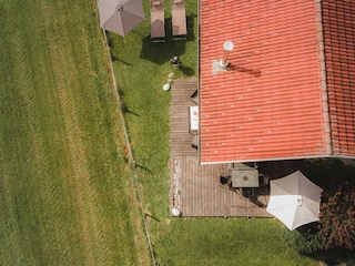 Blick auf die 30 qm große Terrasse