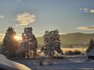 Traumhafte Aussicht durch das Wohnzimmerfenster