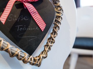 Süße Träume im Zirbenholz-Schlafzimmer