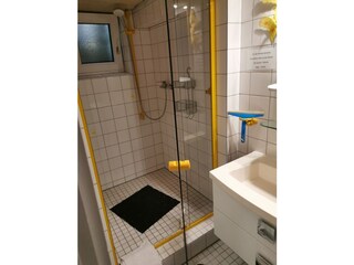 Sehr große Dusche