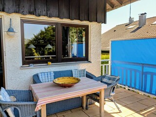 Balkon-Tisch und Stühle mit elektrischer Sonnenrollos