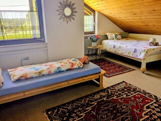 OG Schlafzimmer mit 90x200 cm und 140x200 cm betten