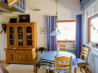 The dining area for up to 4 guests