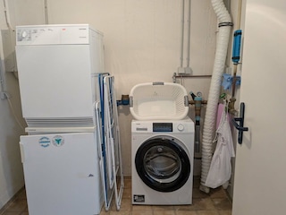 Waschmaschine, Trockner und Gefrierfach