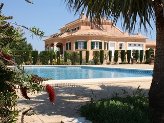 grosser Pool, in dem man ausgiebig schwimmen kann