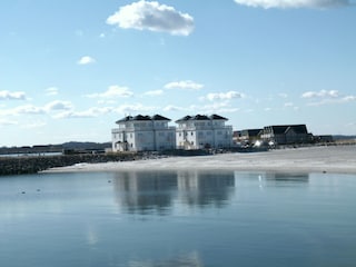Die weißen Strandhäuser in Port Olpenitz
