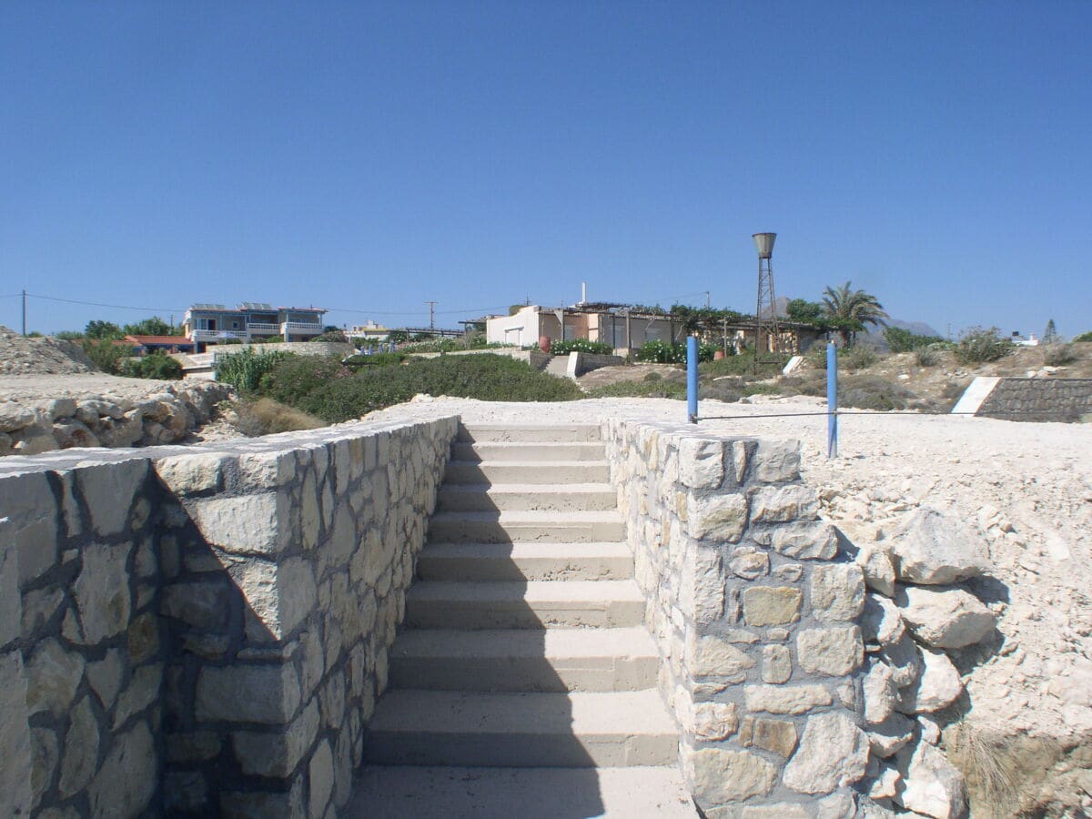 Direkter Zugang hinunter zum Strand vom Grundstück aus