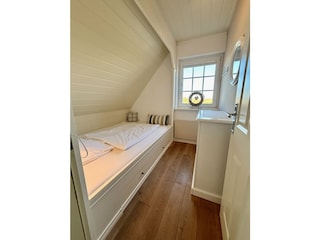 kleines Alkoven Schlafzimmer im Obergeschoss