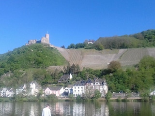 Burg Lanshut mit tollem Restaurant per Fuß oder Oldtime