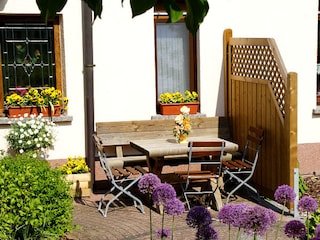 Sitzecke vor der Ferienwohnung