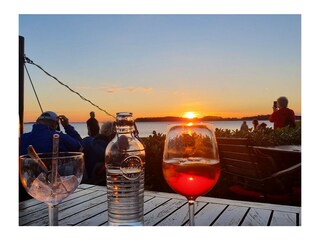 Cocktail und Sonnenuntergang im Café Knatter