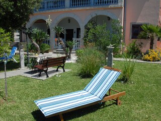 lounge to relax in the garden