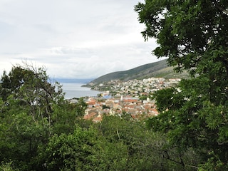 Die Stadt Senj zu Fuessen der BUrg Nehaj