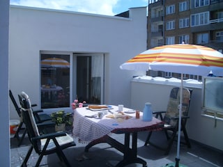 Essplatz auf Terrasse