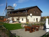 Südterrasse mit Garten und Grillplatz