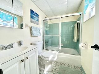 Badezimmer mit Badewanne