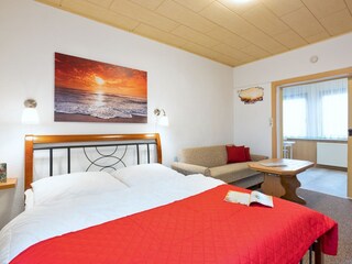 im Wohn-Schlafzimmer