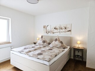 Doppelbett in Komforthöhe