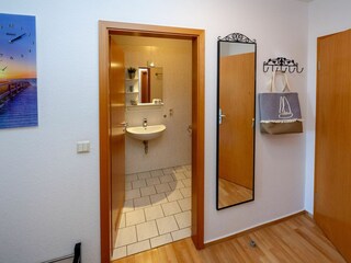 Flur und Badezimmer