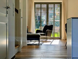 Eingangsbereich mit Blick auf das Wohnzimmer