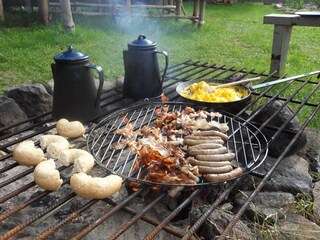 Frühstück am Lagerfeuer