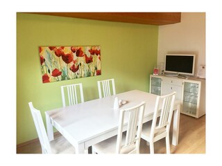 Wohnküche mit Geschirrspüler, Herd, Kühlschrank, ...