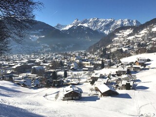 70m von der Talstation + direkt an der Piste gelegen