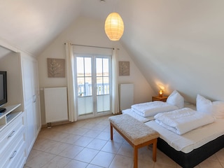 Schlafzimmer 1