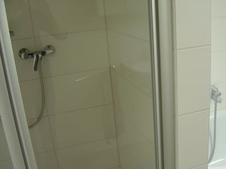 Badewanne mit Dusche