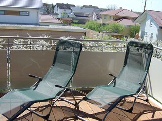 großer überdachter  Balkon