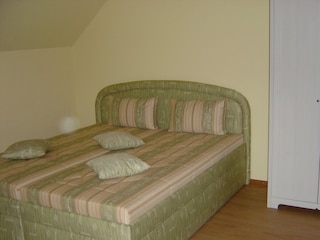 2. Schlafzimmer