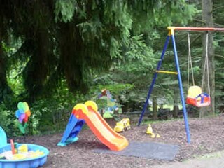 Teil des Spielplatzes im Garten