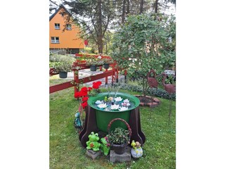 kl. Springbrunnen im Garten