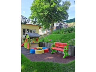 Kinderspielplatz im Garten