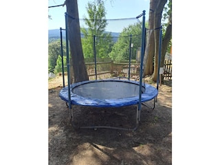 Trampolin im Garten
