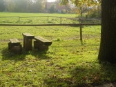 Sitzbank mit Blick in die Landschaft