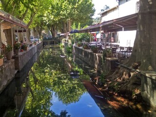 Goudargues with restaurants along canal